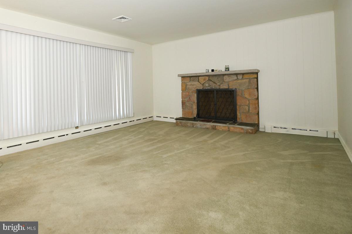 100 W 47th St Property Photo 10