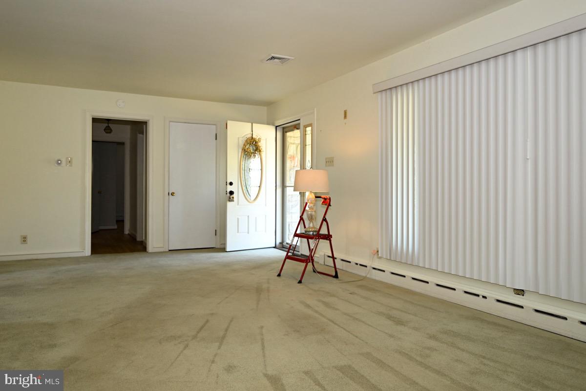 100 W 47th St Property Photo 12