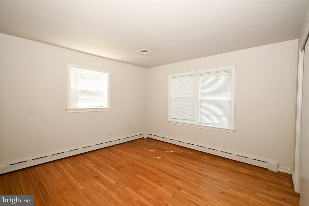100 W 47th St Property Photo 15