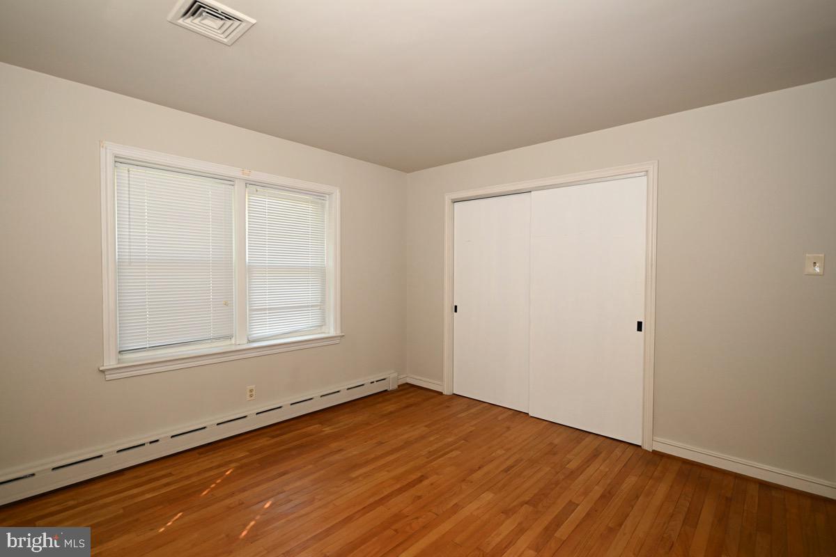 100 W 47th St Property Photo 16