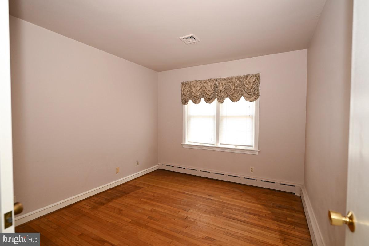 100 W 47th St Property Photo 17