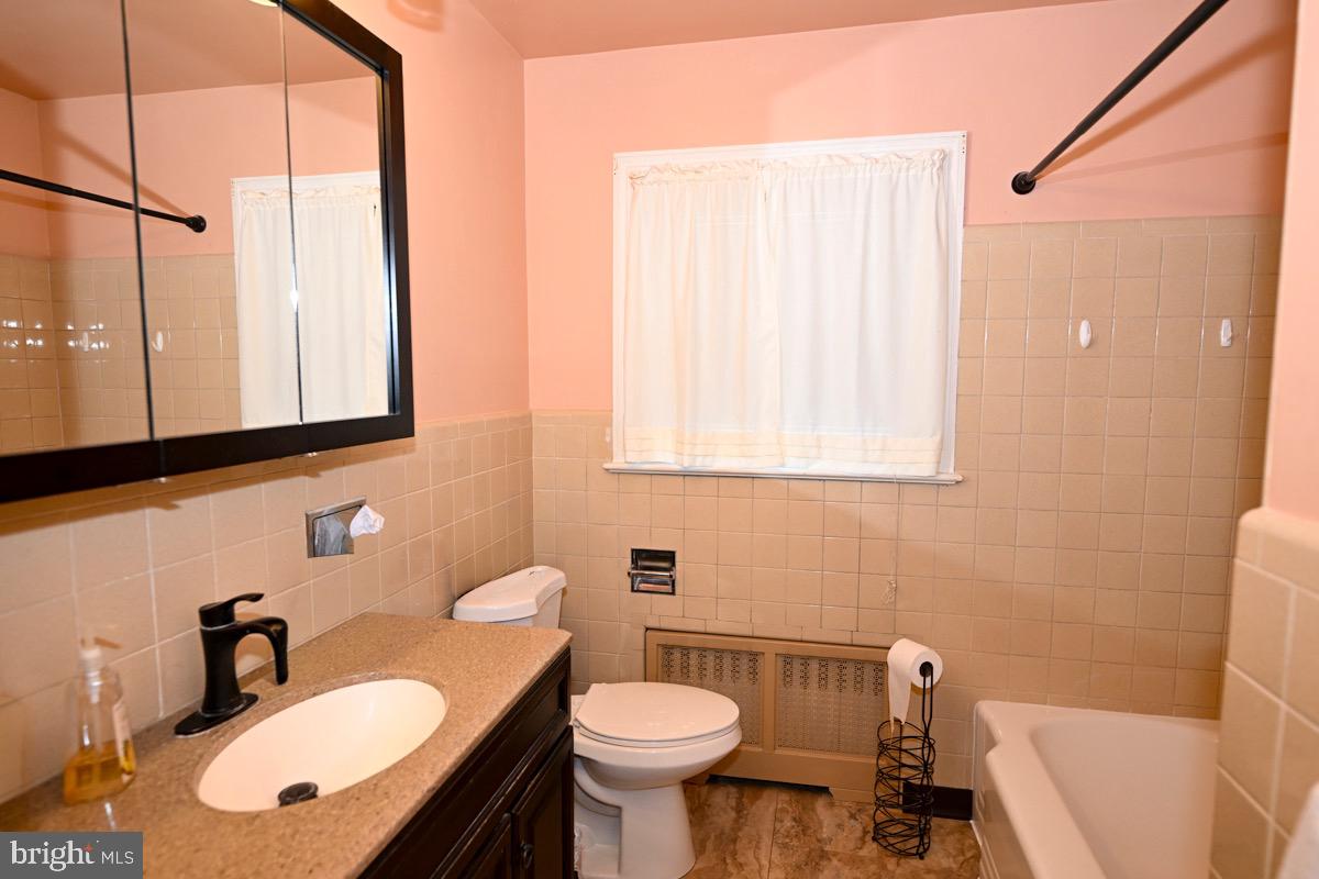 100 W 47th St Property Photo 18