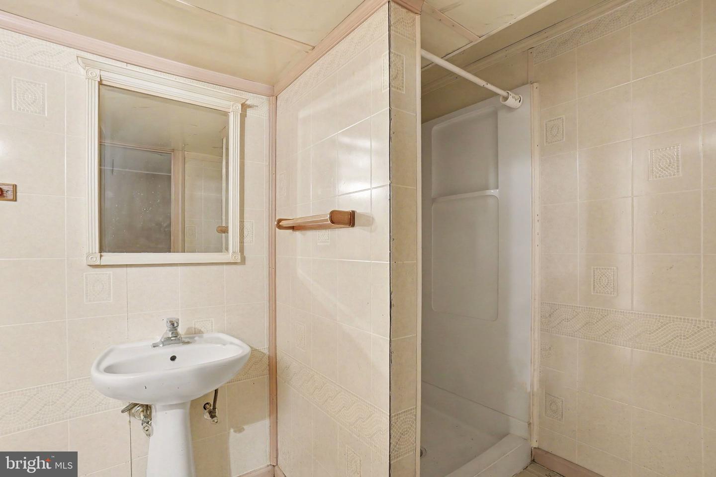 100 W Welsh Dr Property Photo 24