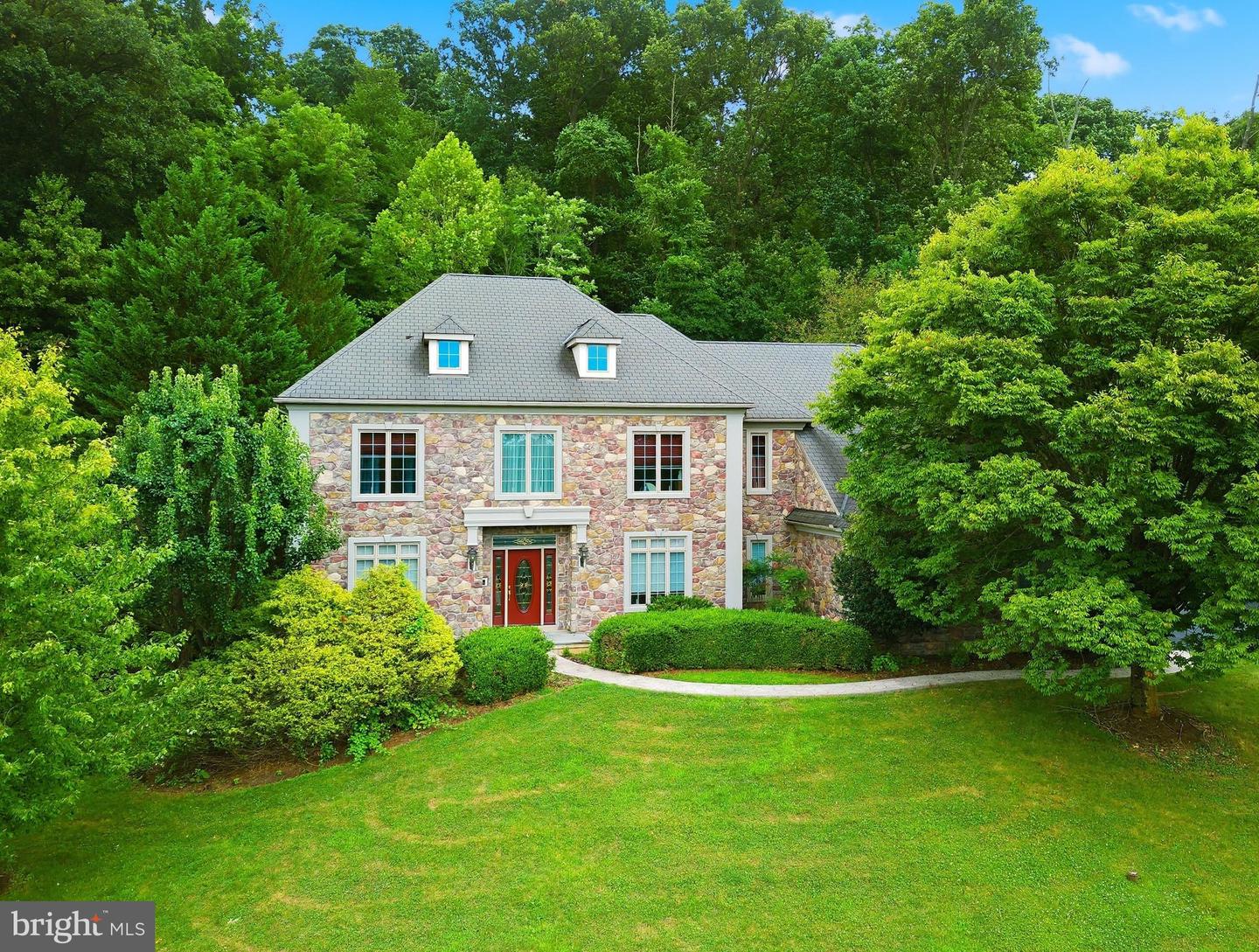 7 Woods Way Property Photo 3
