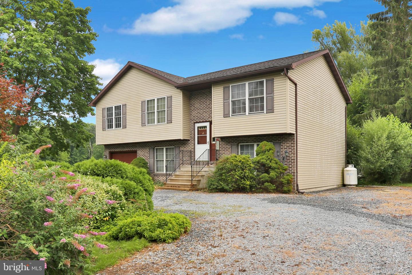 246 Sandhill Rd Property Photo 1