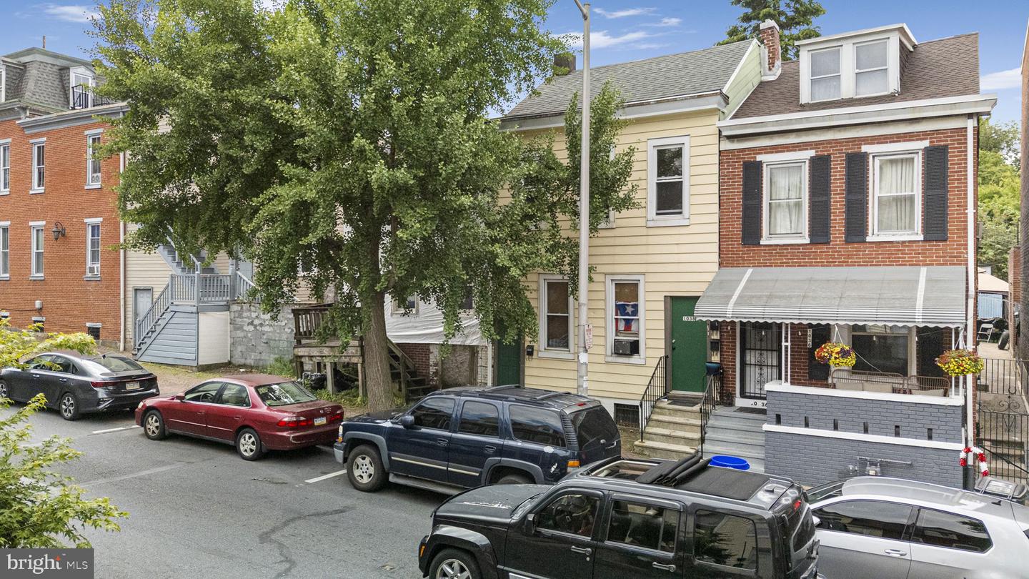 1038 Walnut St Property Photo 1