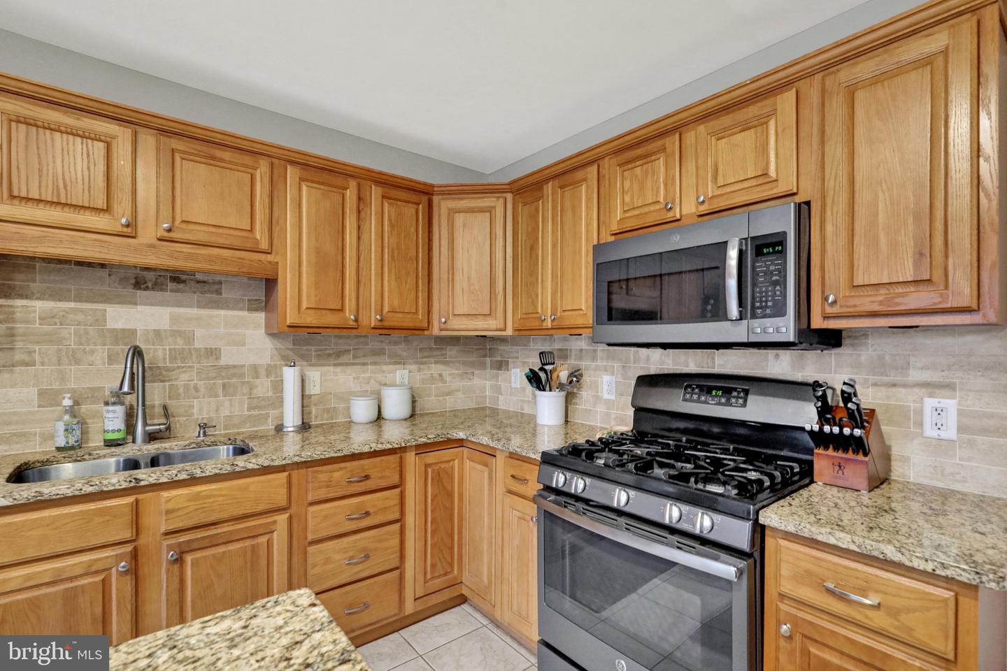 12 Michigan Dr Property Photo 10