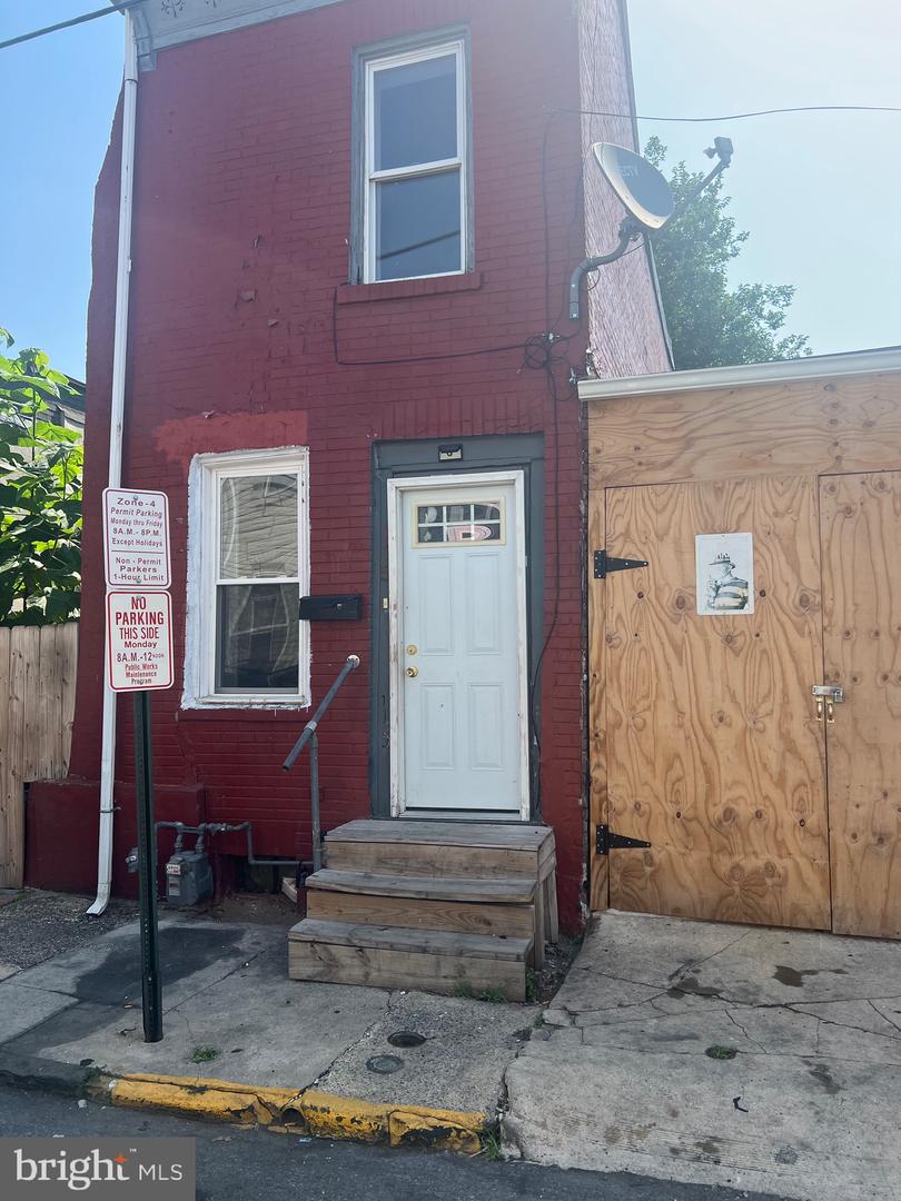 115 Moss St Property Photo 1