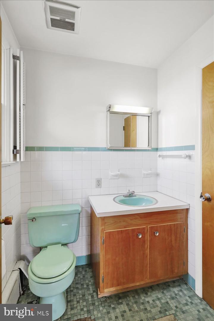 105 Clayton Property Photo 27