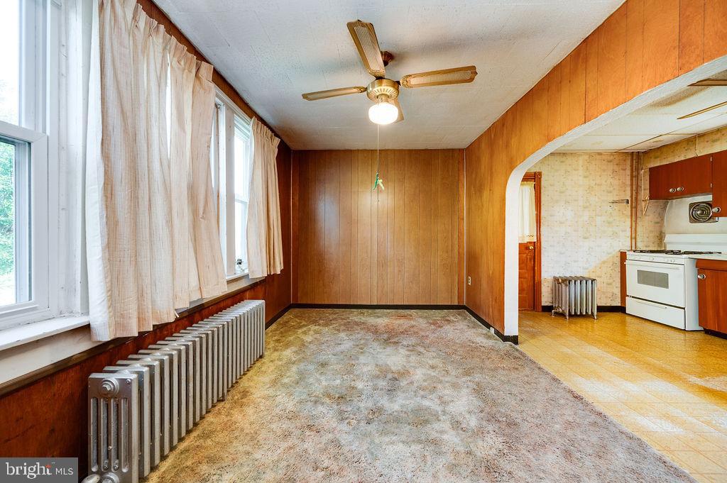 1237 Carbon St Property Photo 8