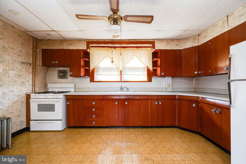 1237 Carbon St Property Photo 11