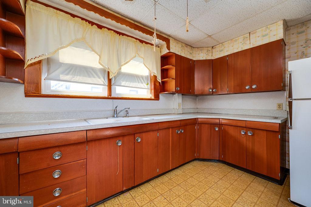 1237 Carbon St Property Photo 13