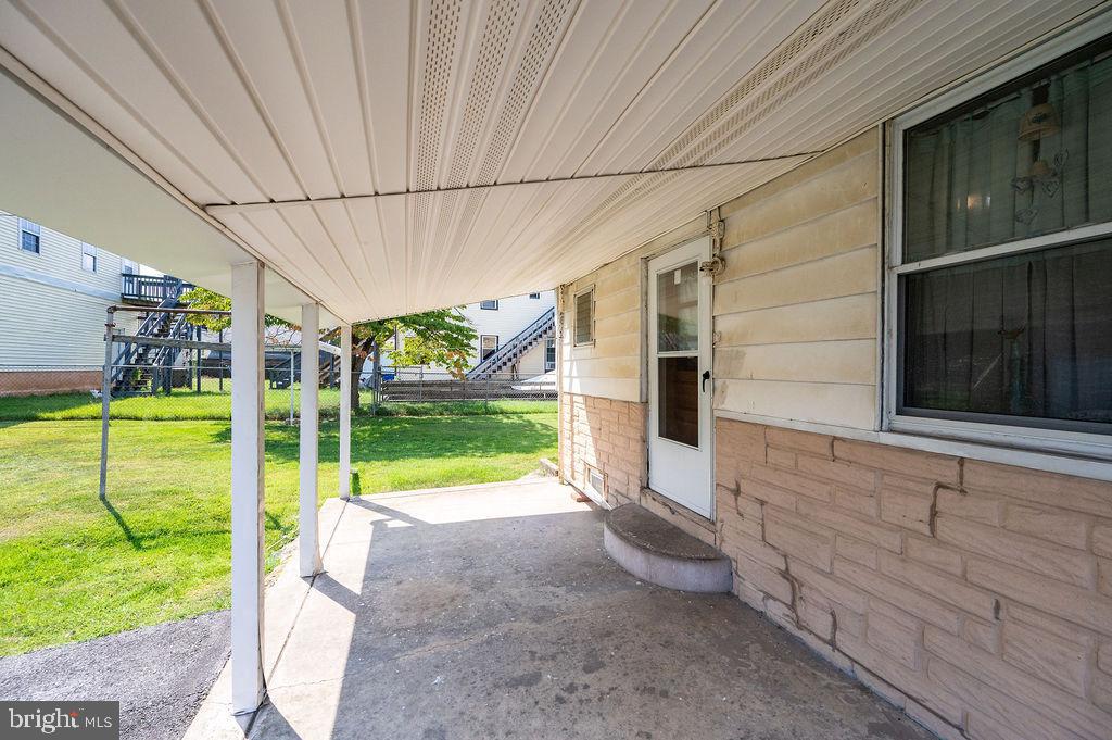 1237 Carbon St Property Photo 29