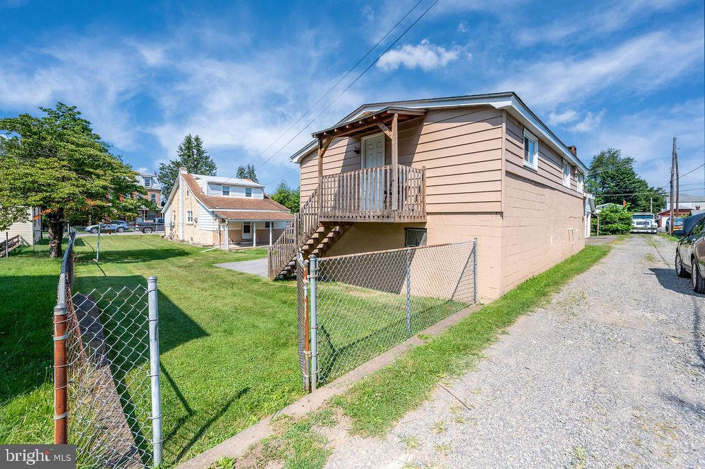 1237 Carbon St Property Photo 34