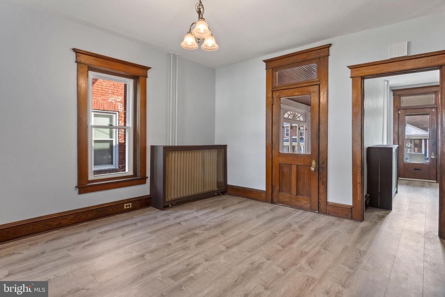 122 Arlington St Property Photo 3