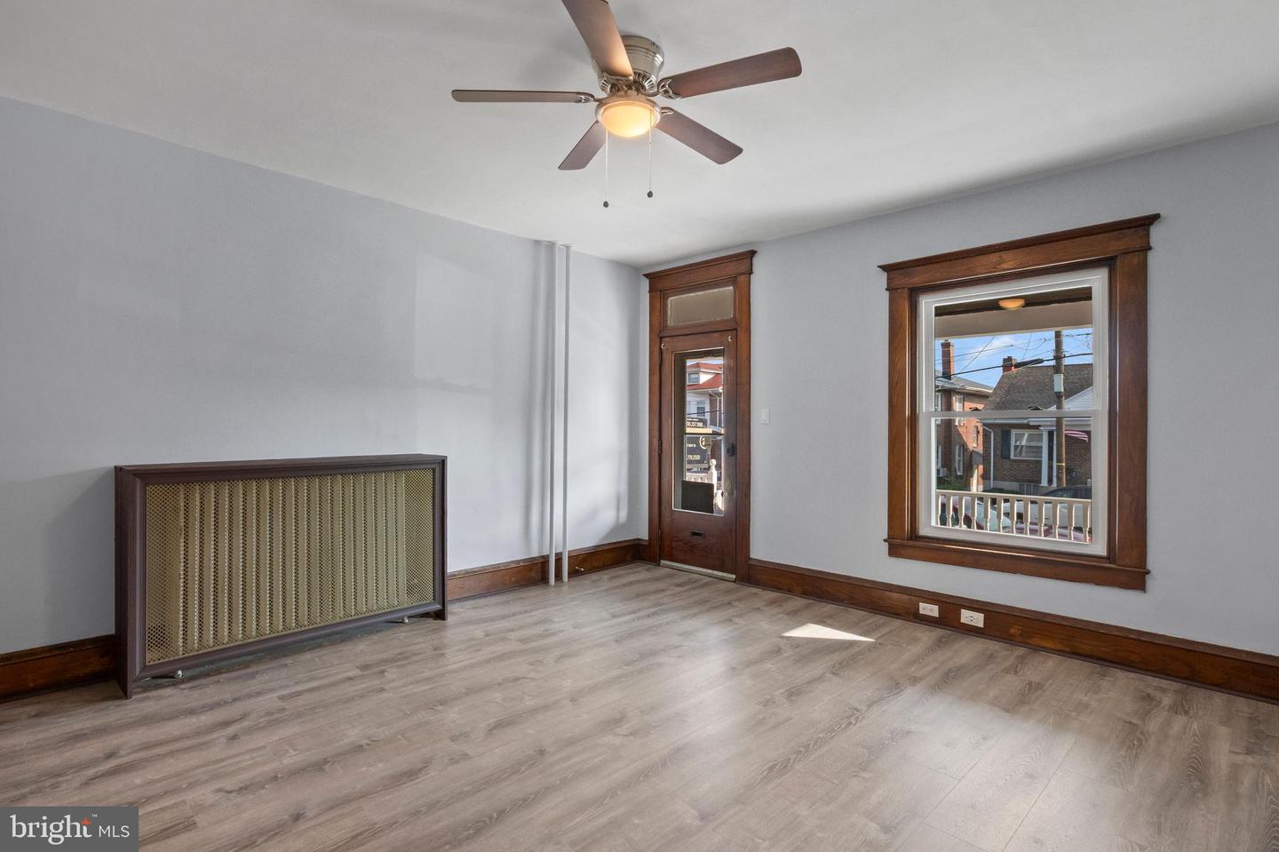 122 Arlington St Property Photo 4