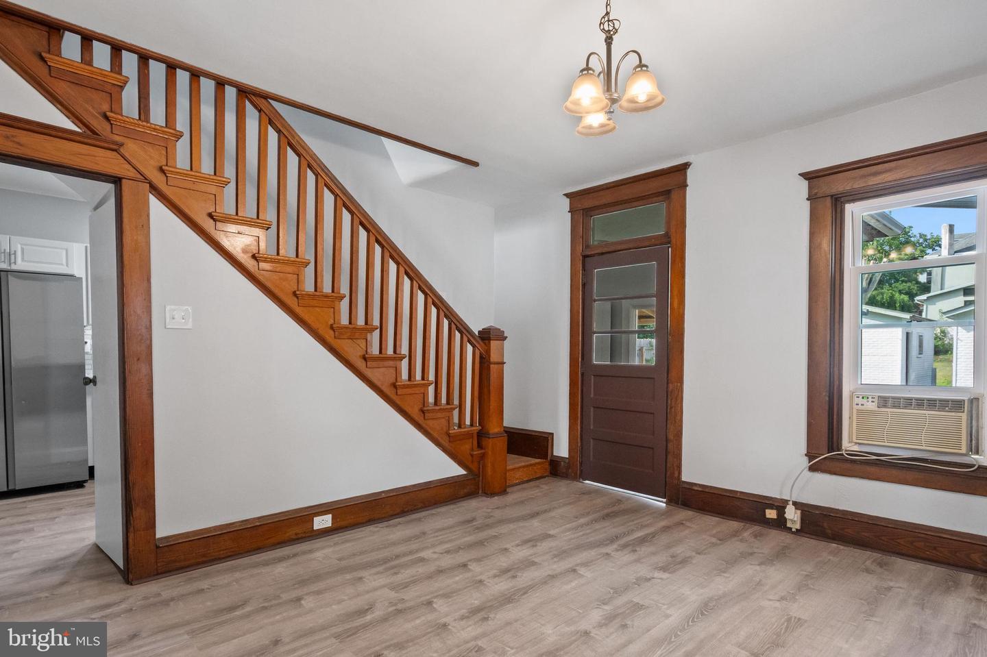 122 Arlington St Property Photo 5