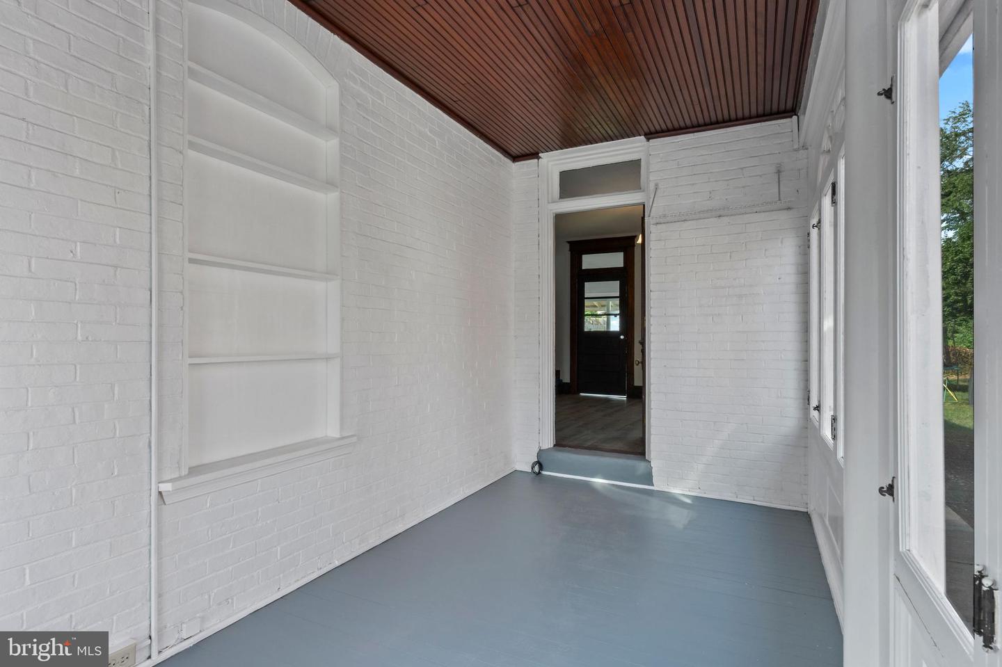 122 Arlington St Property Photo 18