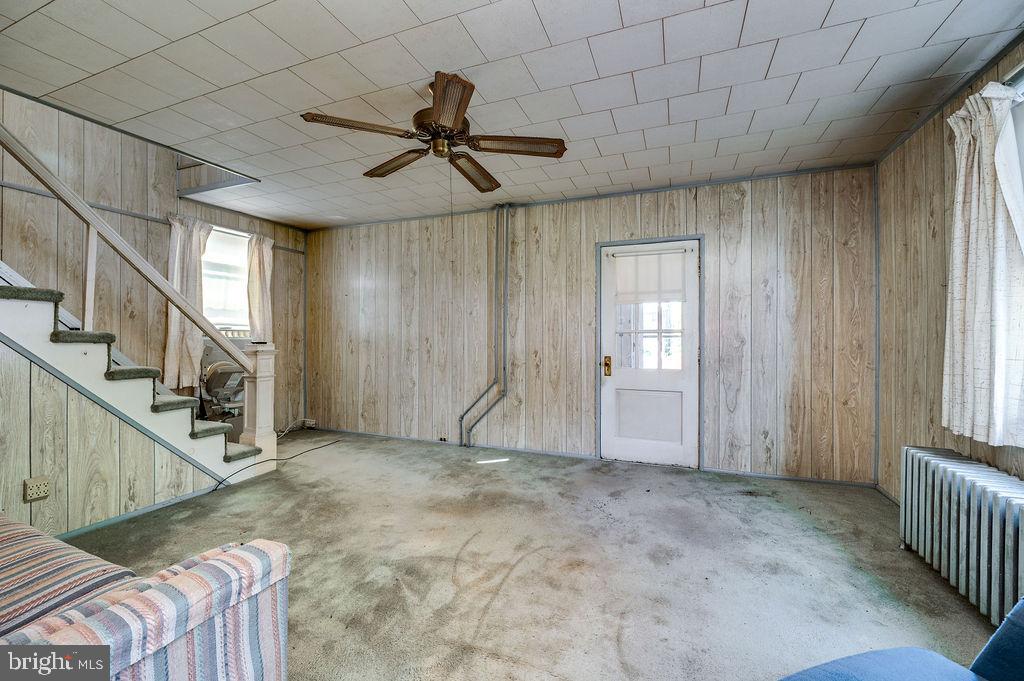 1237 Carbon St Property Photo 5