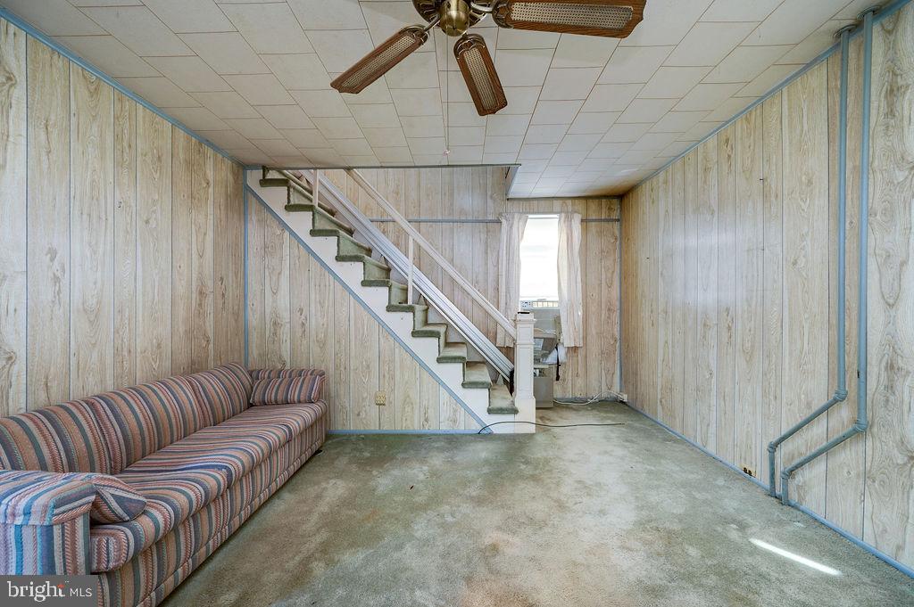 1237 Carbon St Property Photo 6