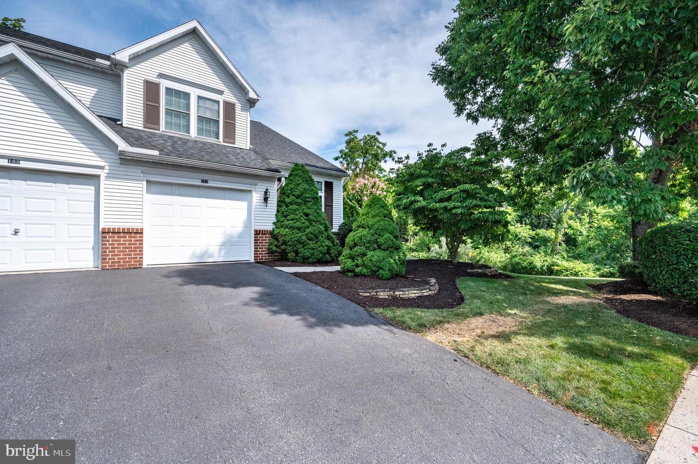 189 Walton Ct Property Photo 2