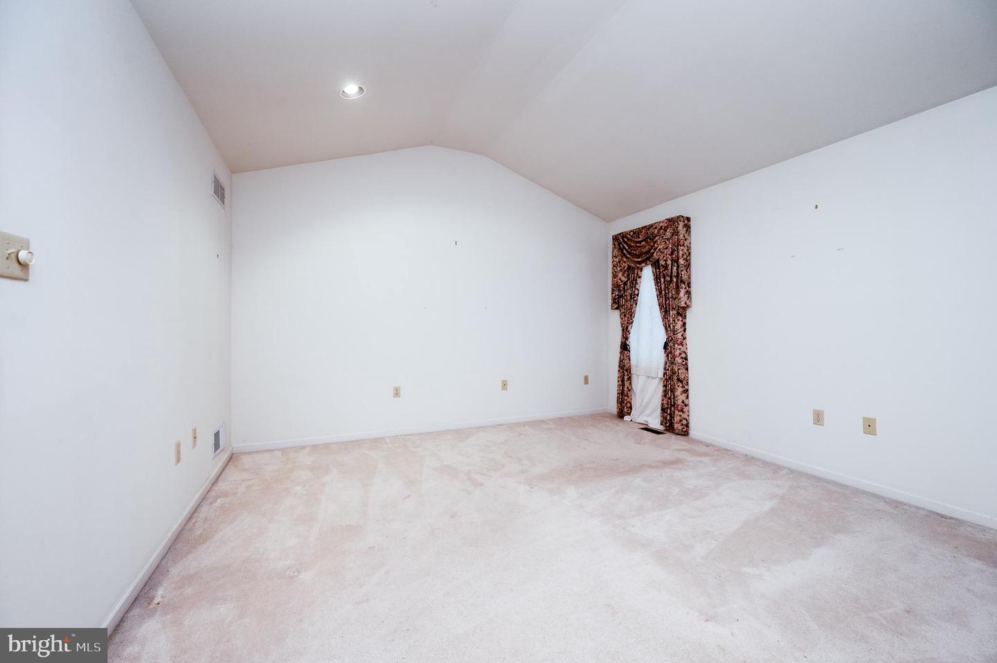 189 Walton Ct Property Photo 38