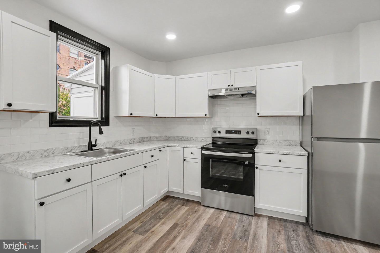 1221 Mulberry St Property Photo 6