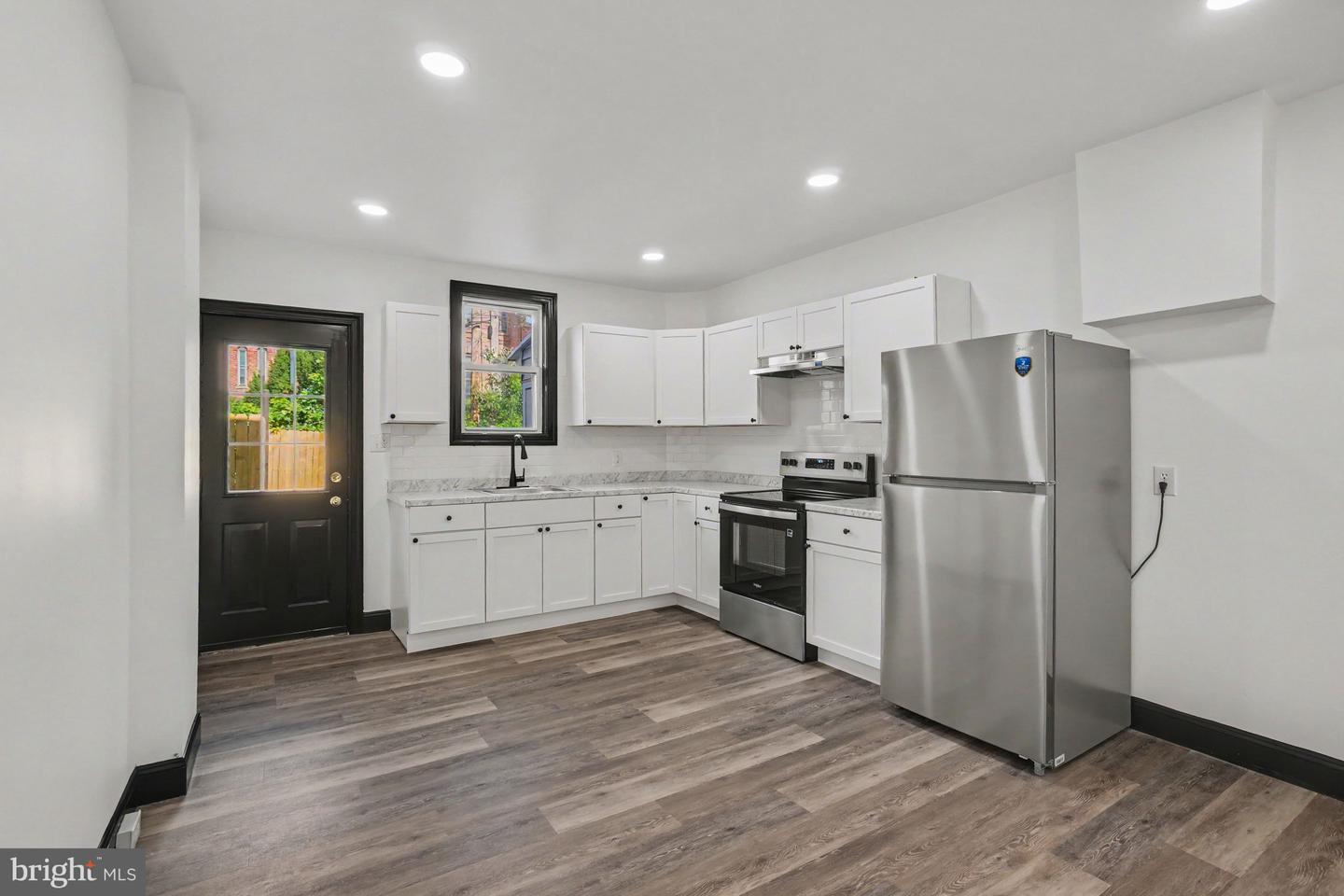 1221 Mulberry St Property Photo 7