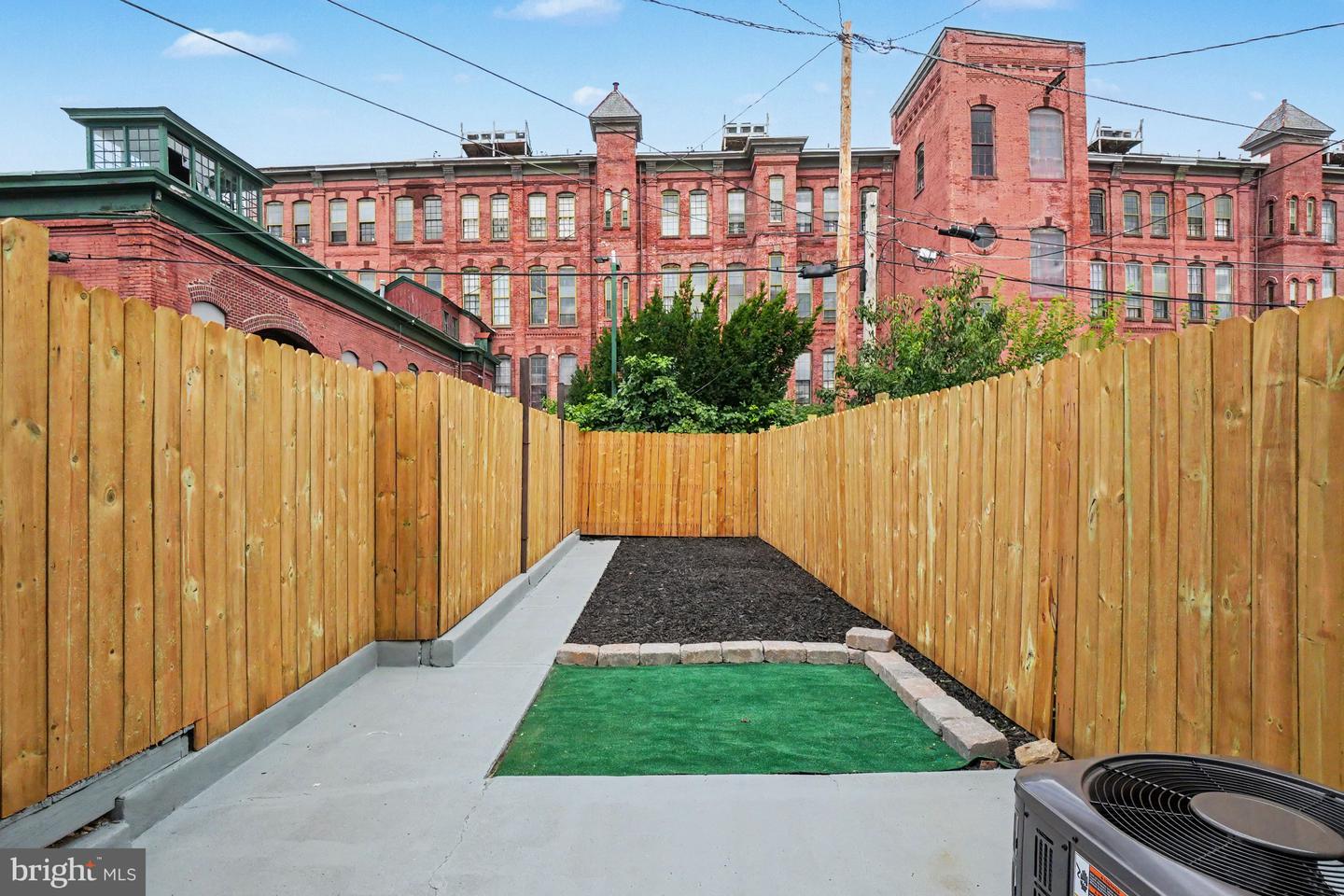 1221 Mulberry St Property Photo 23