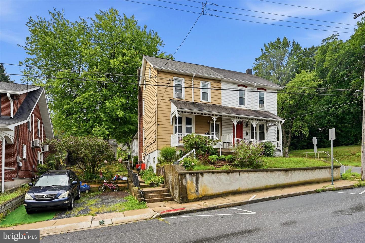 30 Walnut St Property Photo 2