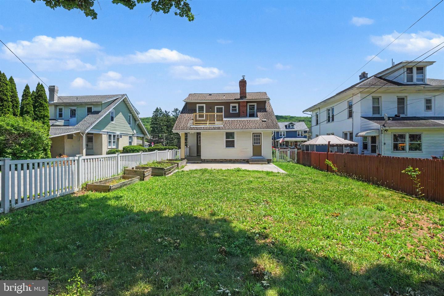 4 Myrtle Ave Property Photo 6