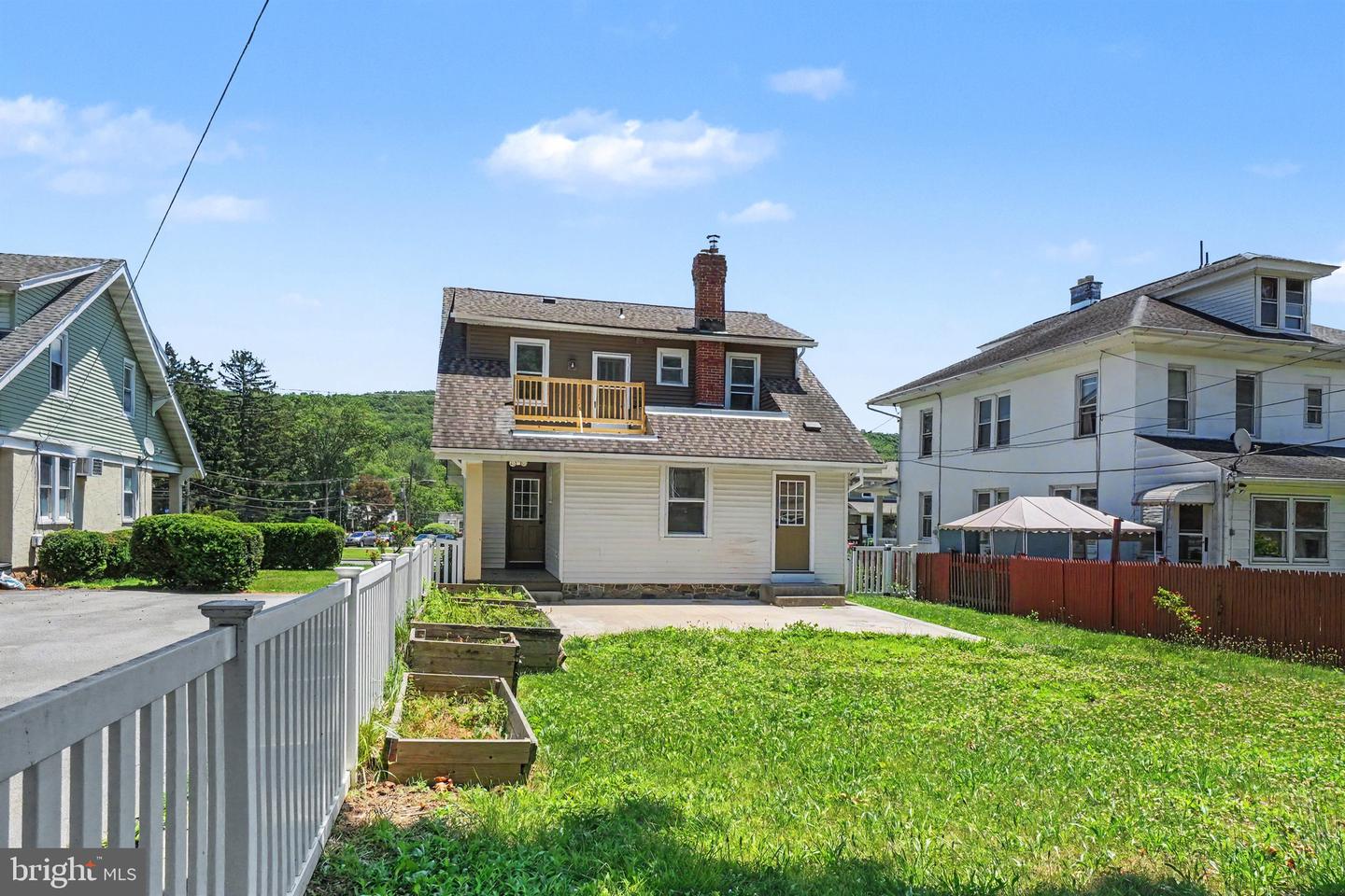 4 Myrtle Ave Property Photo 9