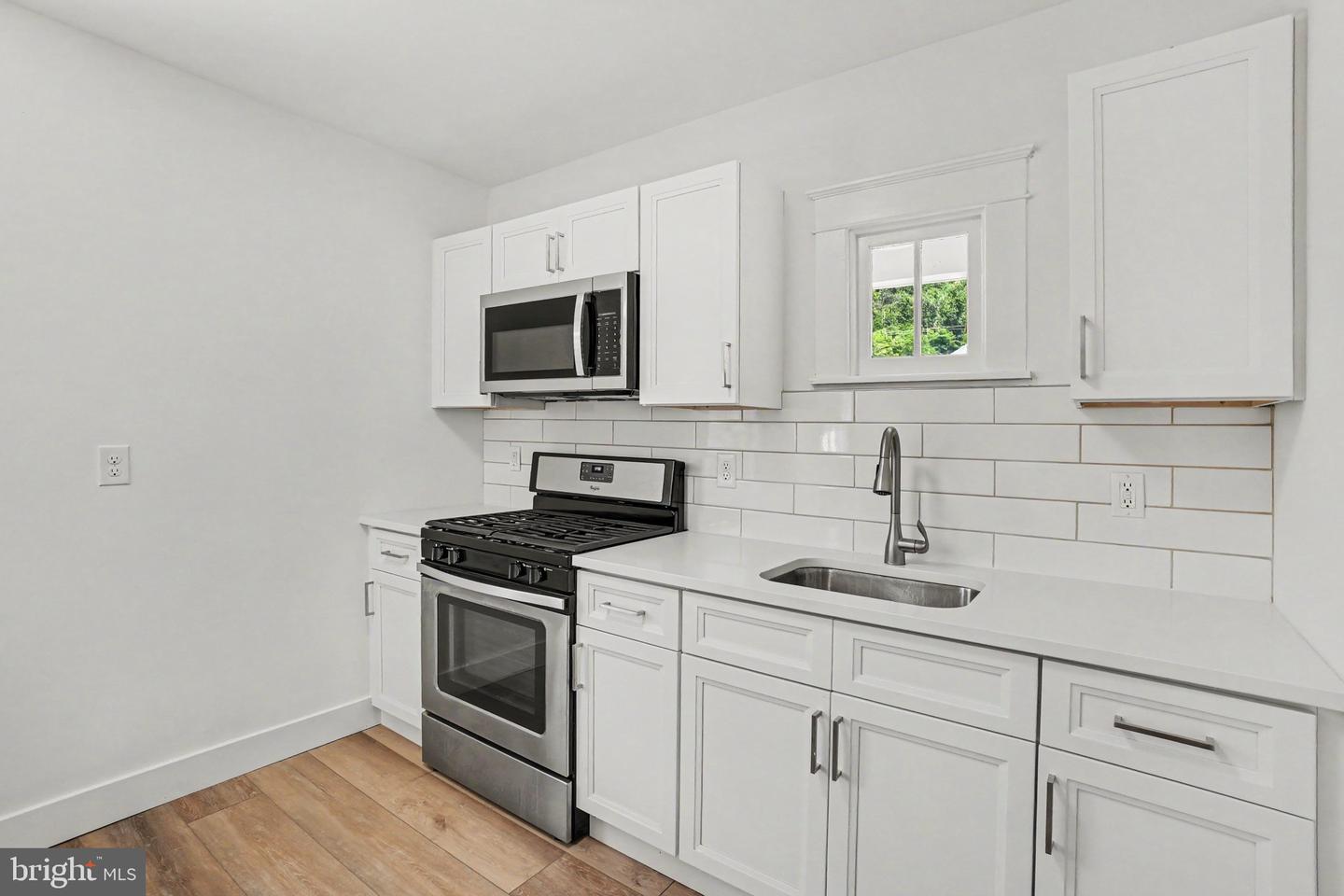 4 Myrtle Ave Property Photo 23