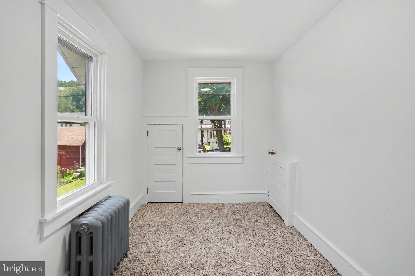 4 Myrtle Ave Property Photo 33