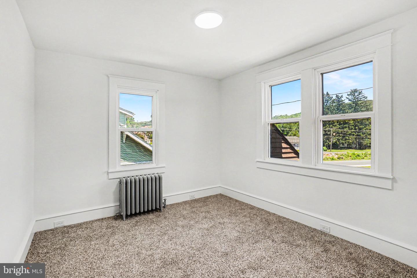 4 Myrtle Ave Property Photo 38