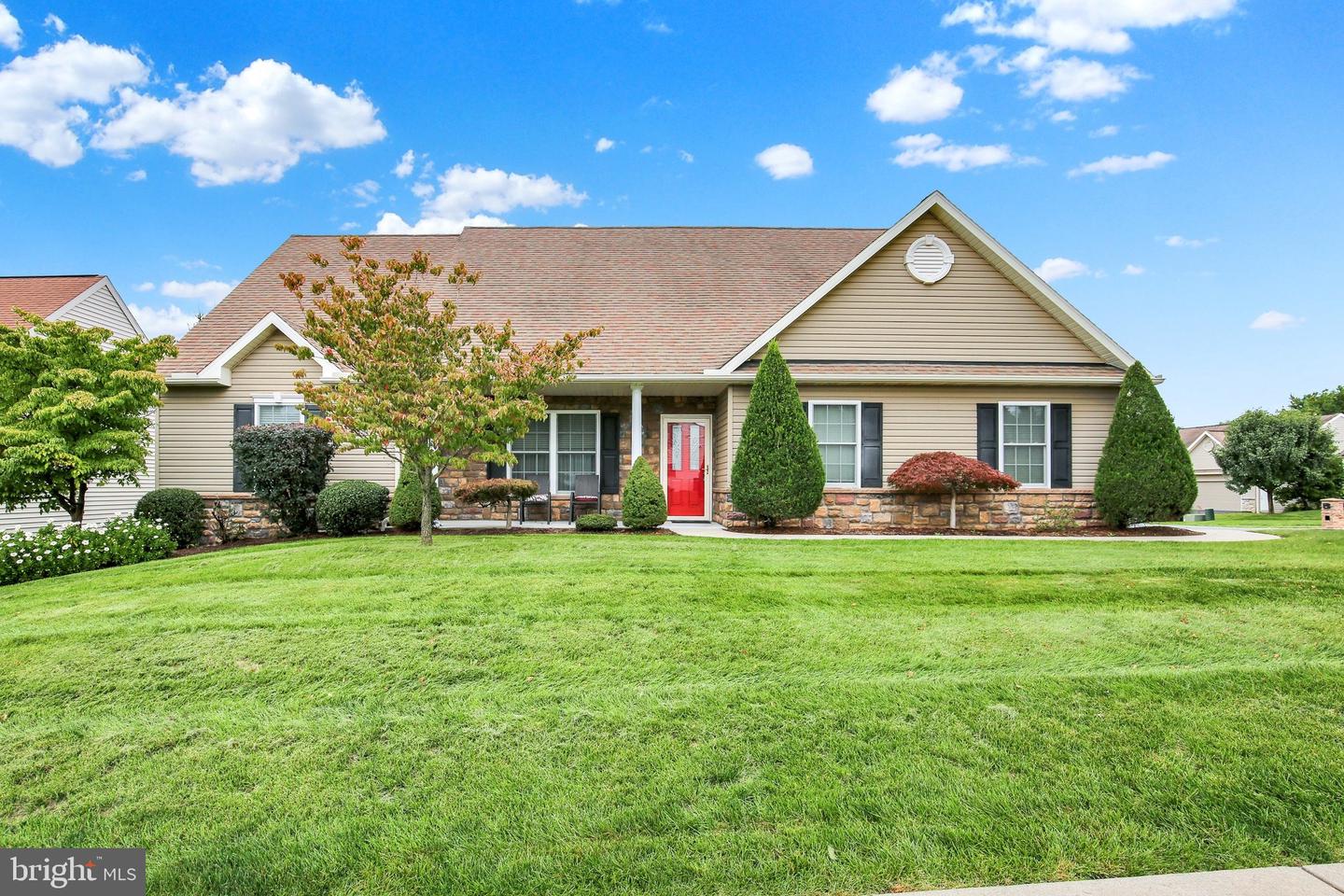 101 DAY LILY DR. DR Property Photo 1