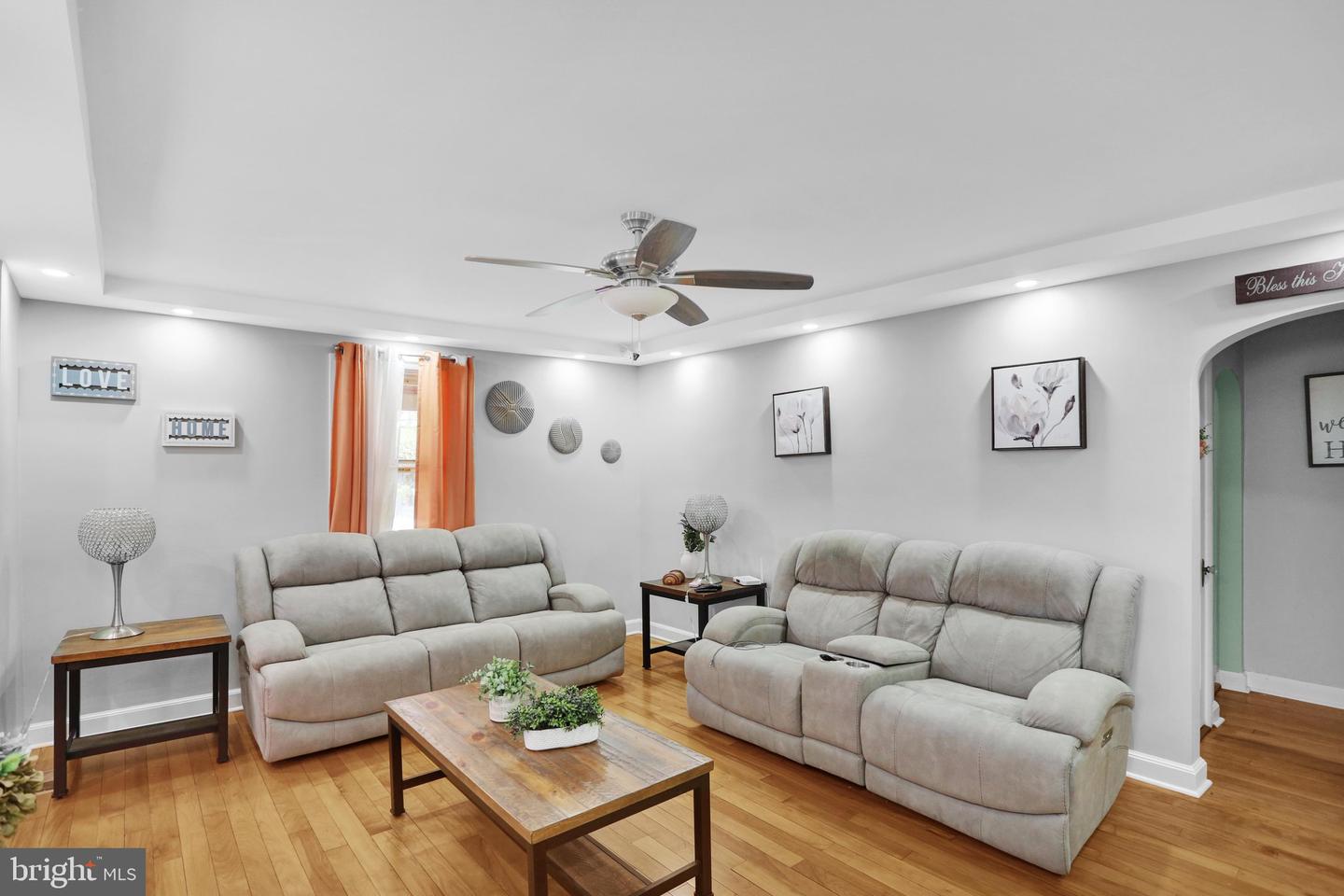 425 Centre St Property Photo 4