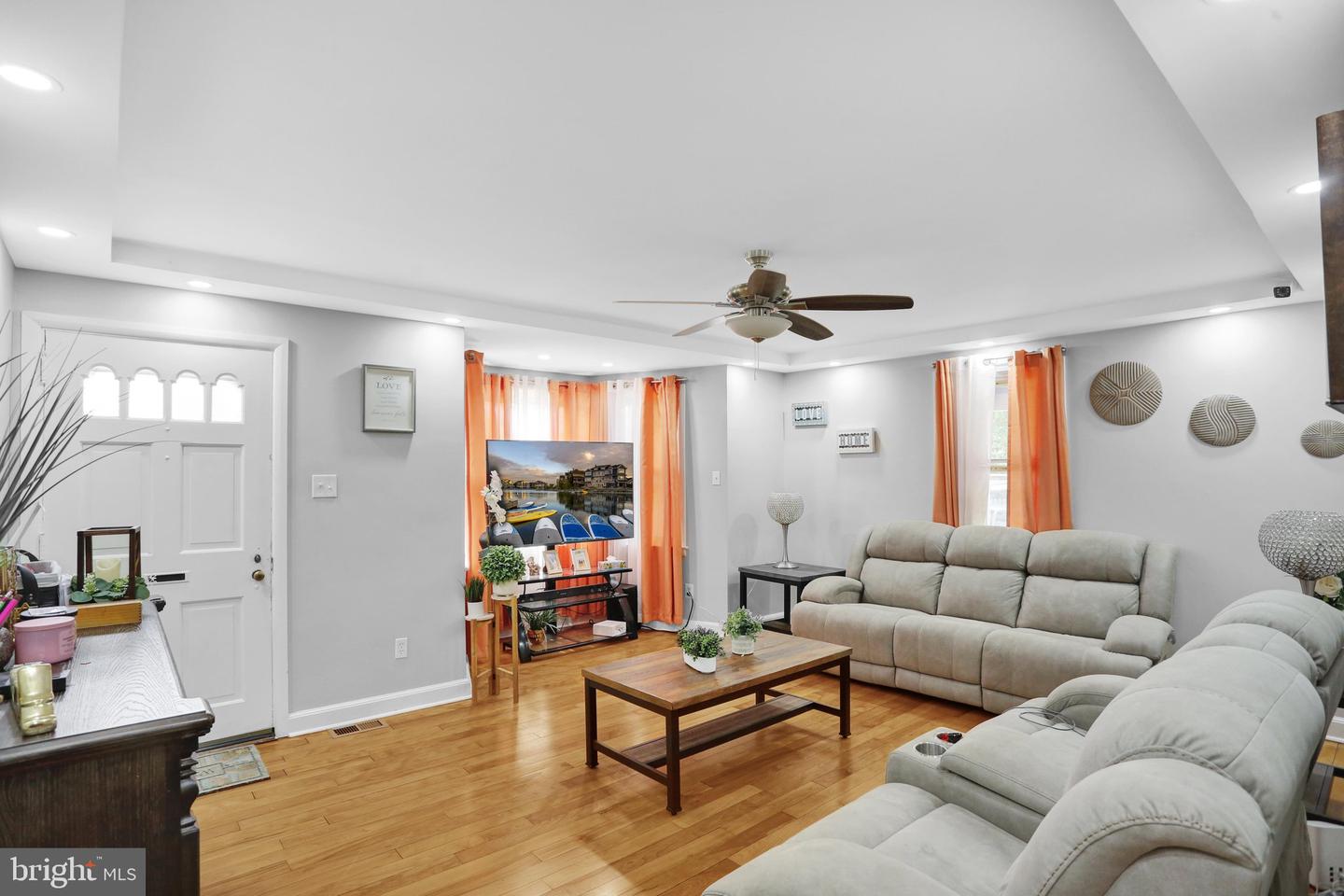425 Centre St Property Photo 5
