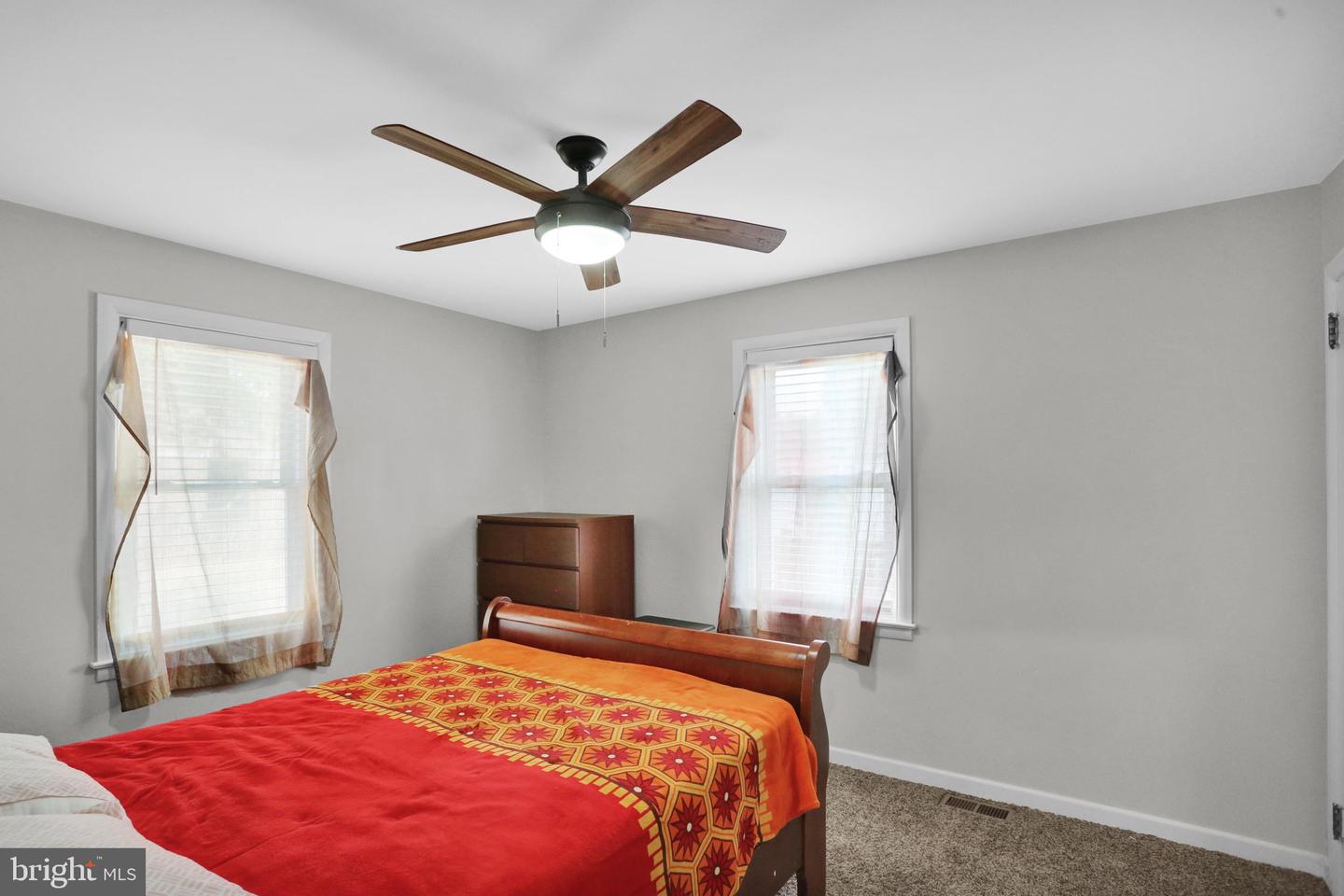 425 Centre St Property Photo 12