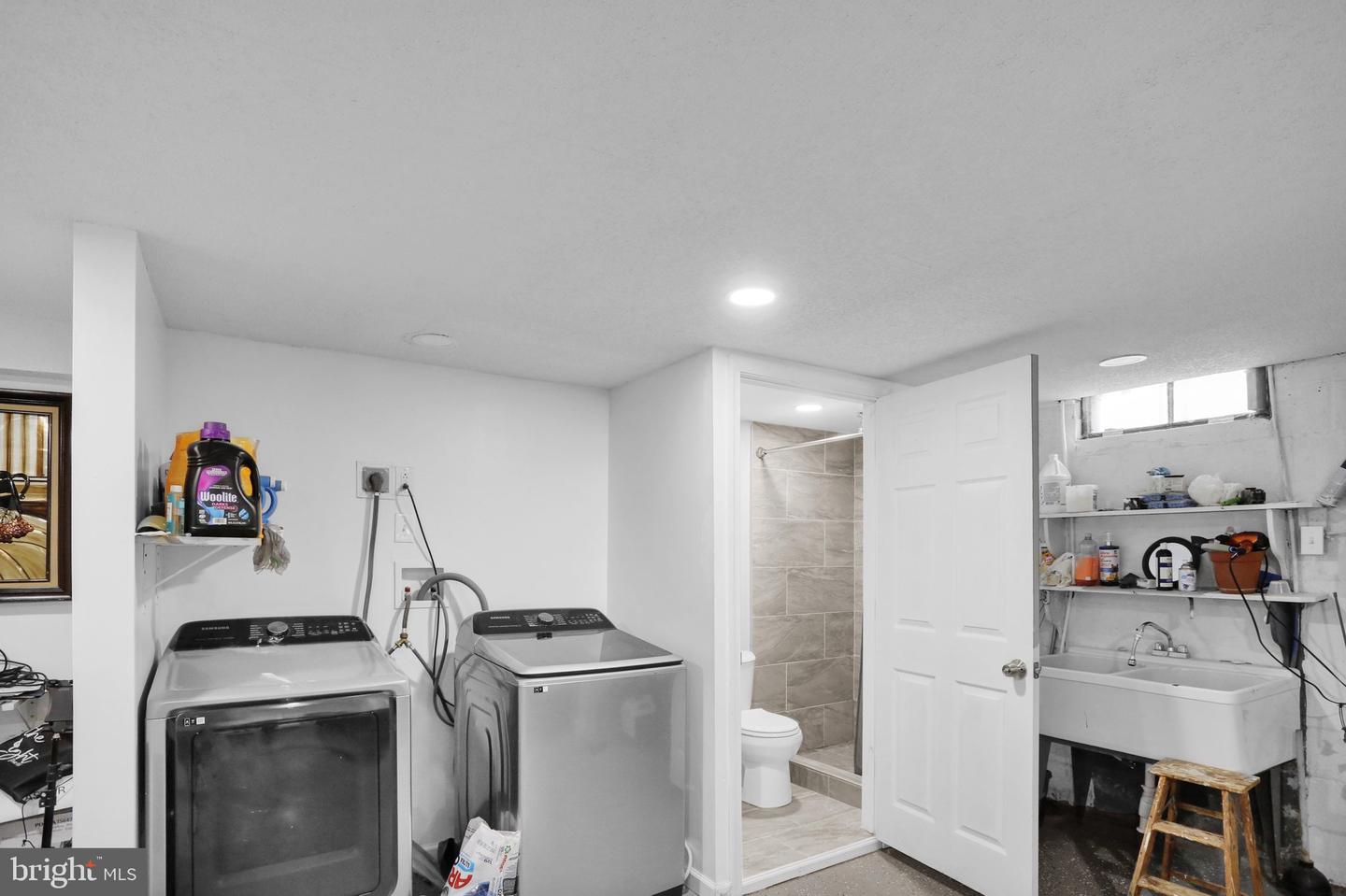 425 Centre St Property Photo 17