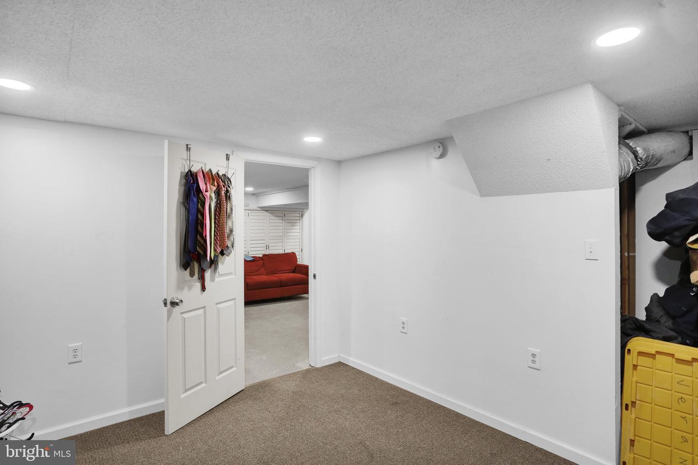 425 Centre St Property Photo 23