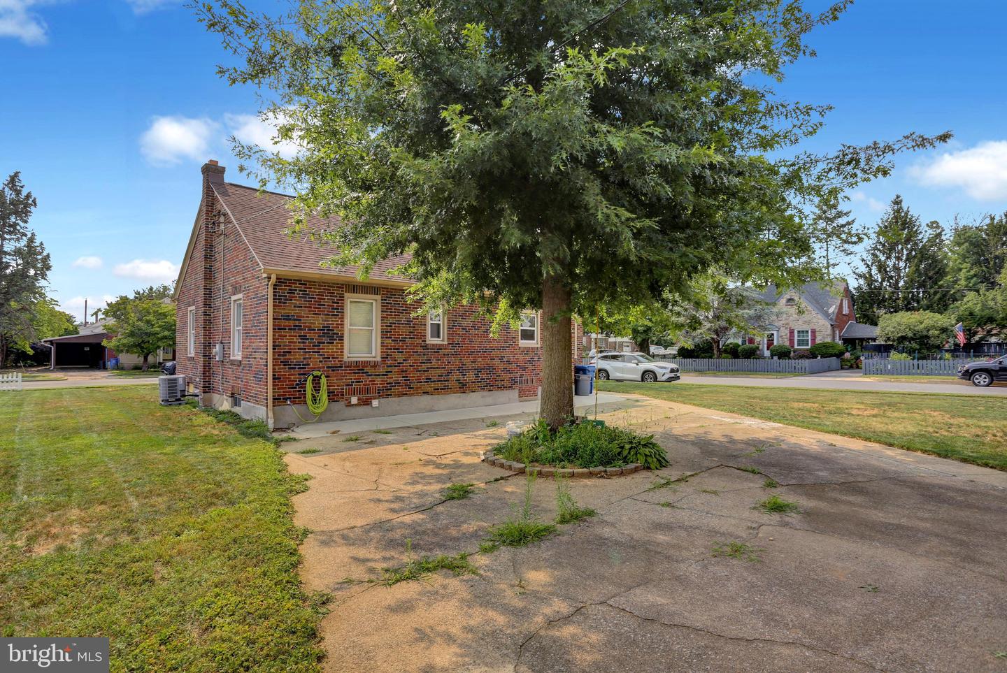 425 Centre St Property Photo 30