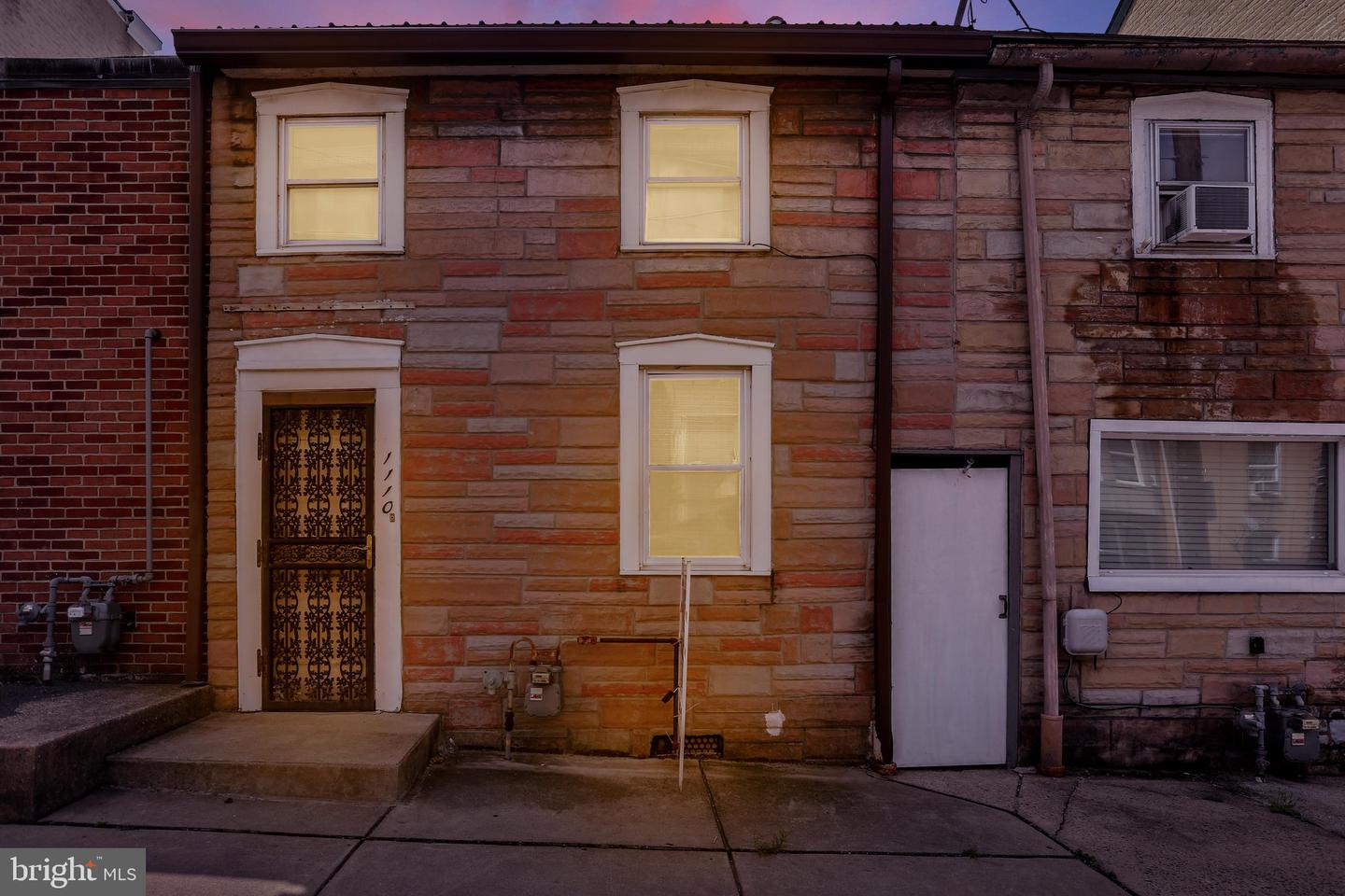 1110 Franklin St Property Photo 1