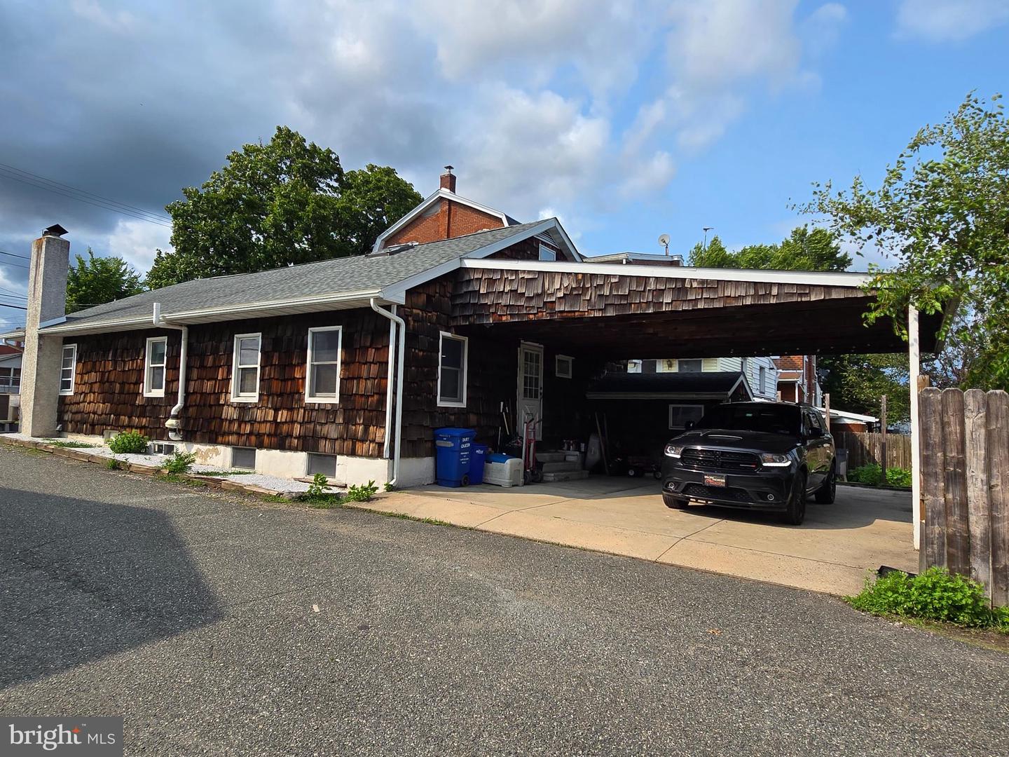 648 N Reading Ave N Property Photo 1
