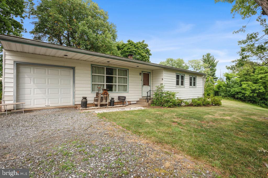 82 Spruce Ave Property Photo 4