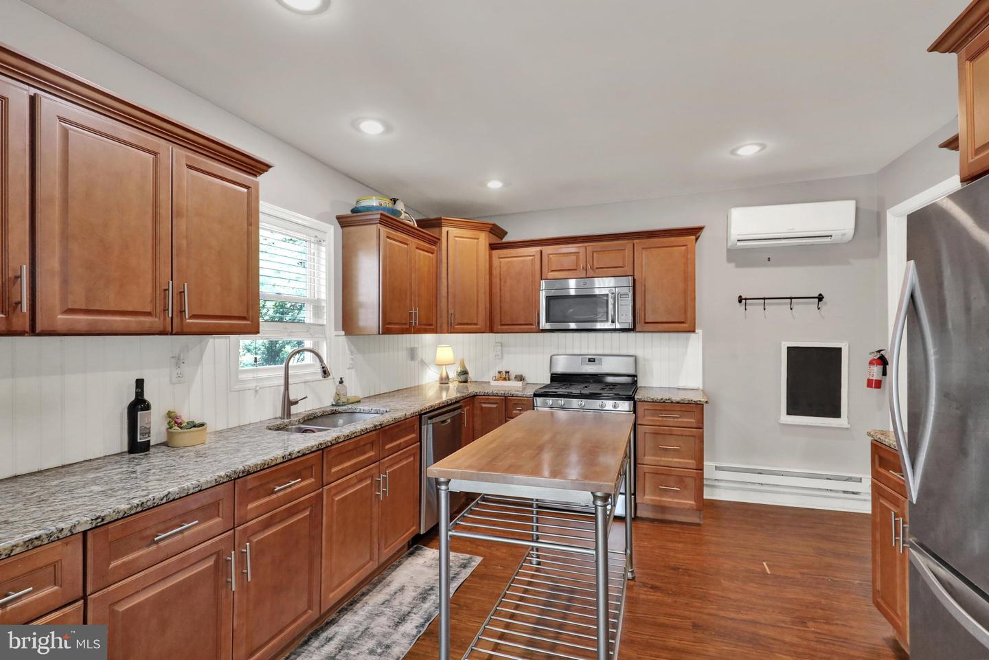 36 Laird St Property Photo 11