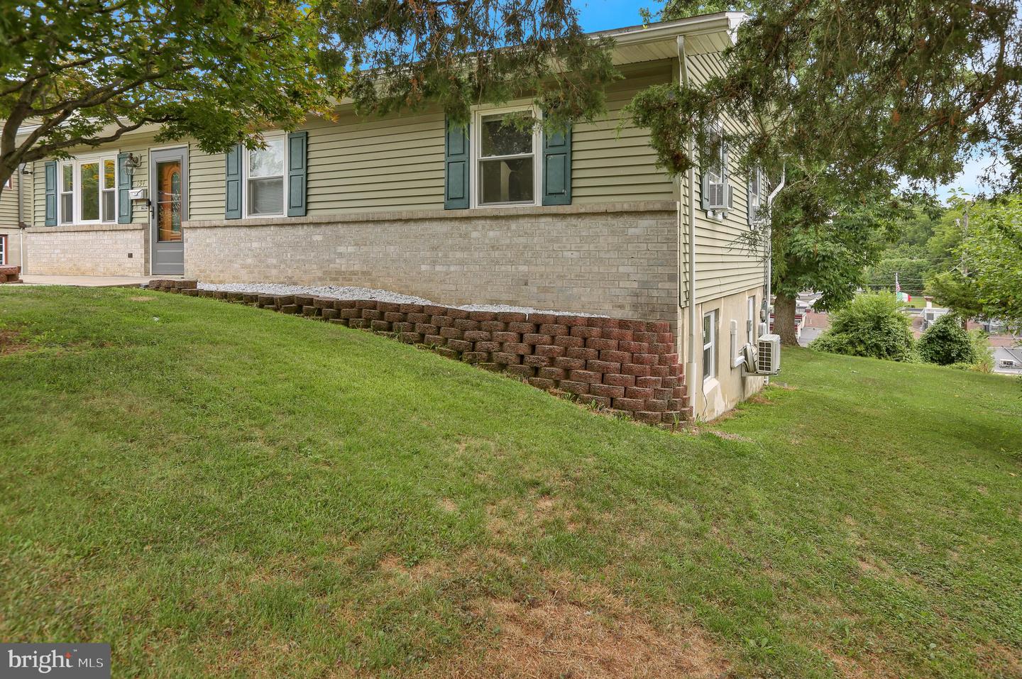 134 Gerald Ave Property Photo 5