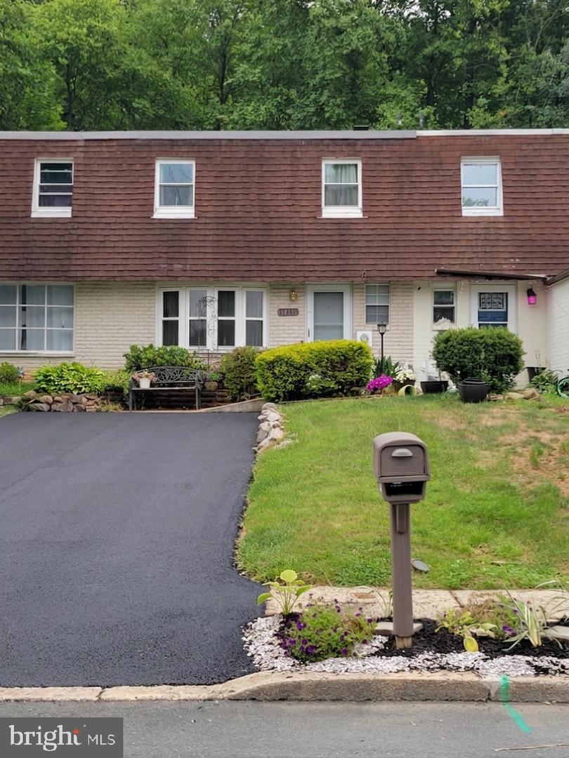 1078 Fox Run Property Photo 1