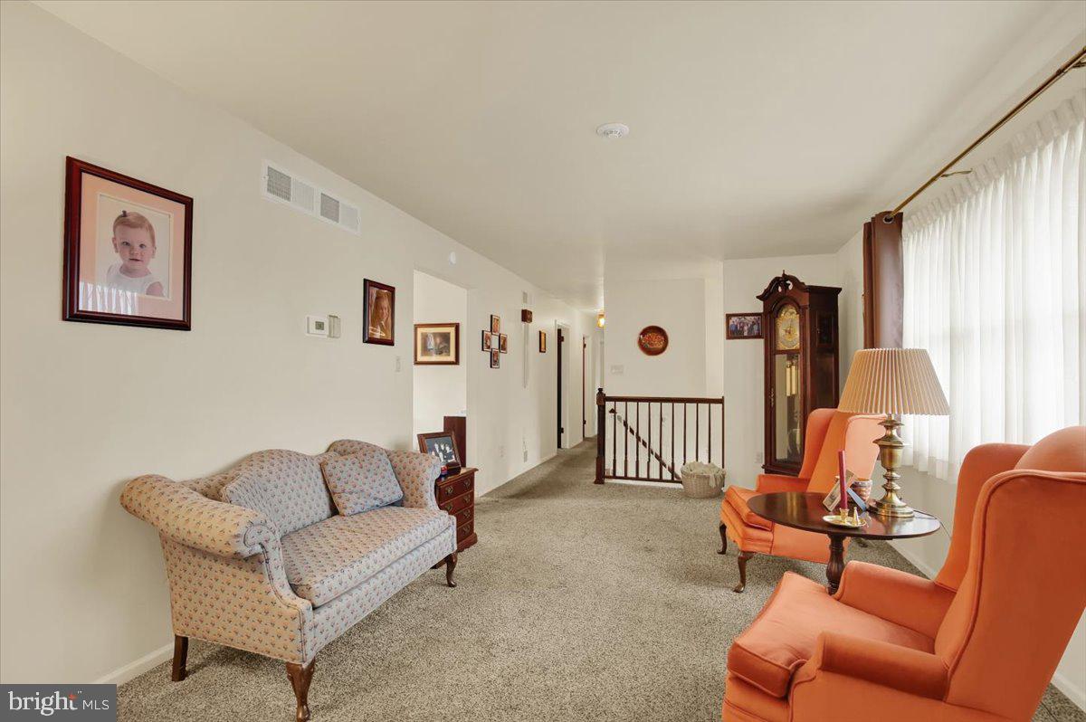 716 Tamarack Trl Property Photo 5