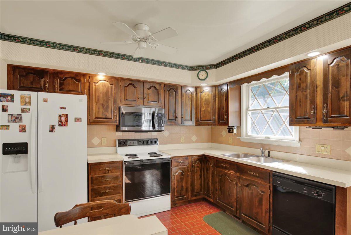 716 Tamarack Trl Property Photo 8